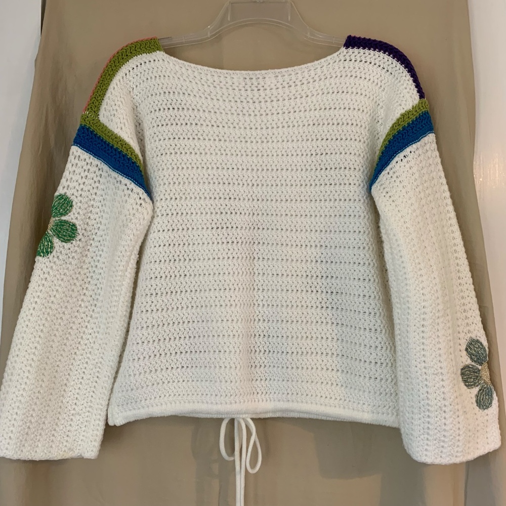 mello white crocheted sweater with bold embroidered flowers - Picture 5 of 9